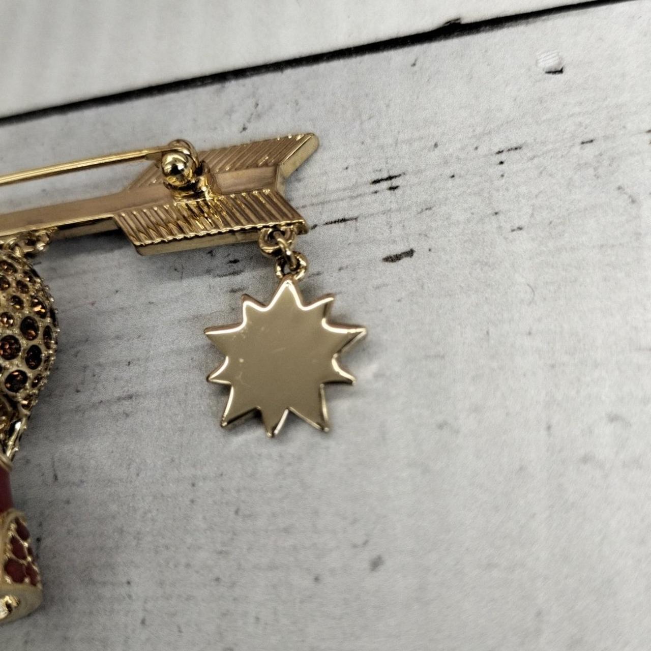 モチーフ背面に若干の使用感