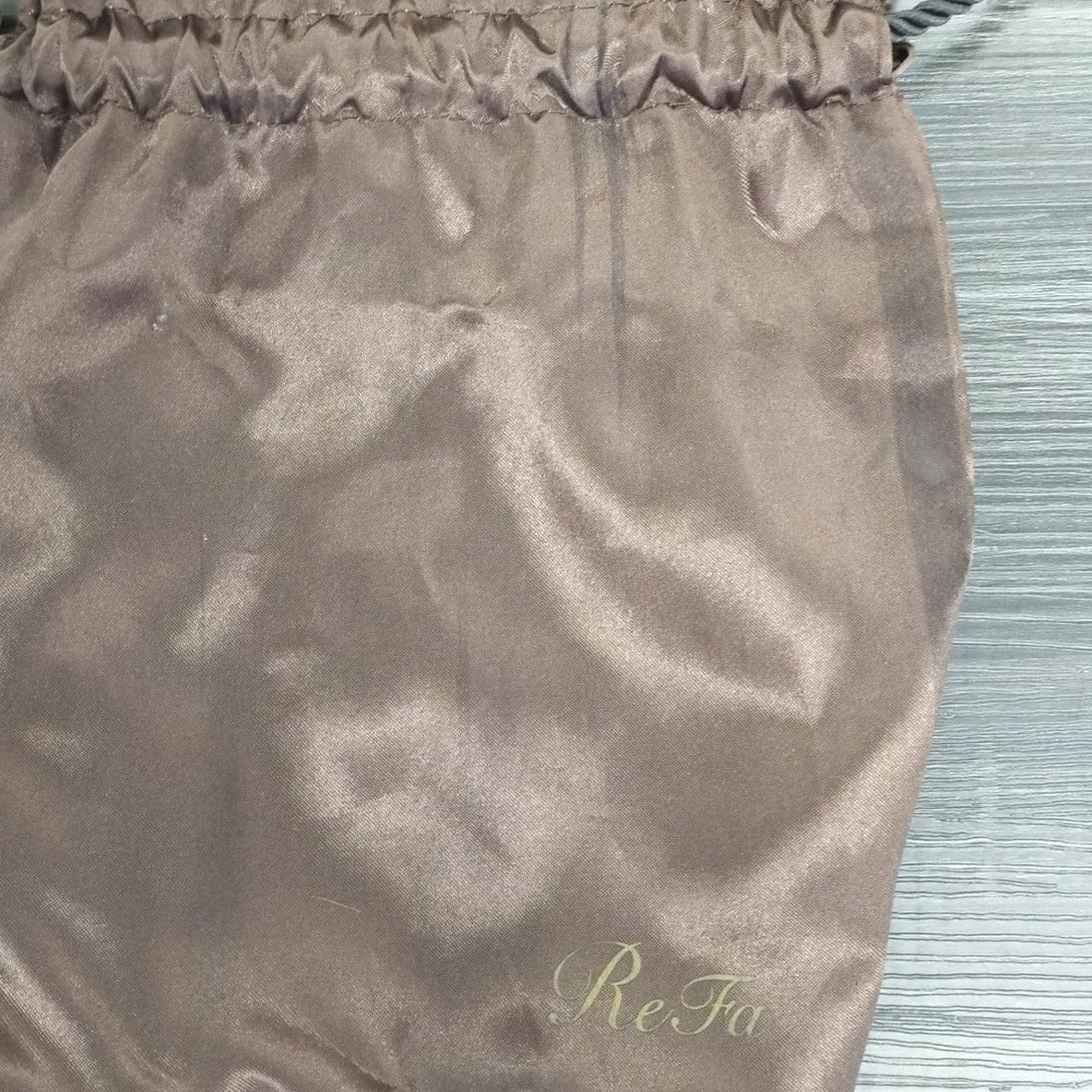 ポーチにシミあります。