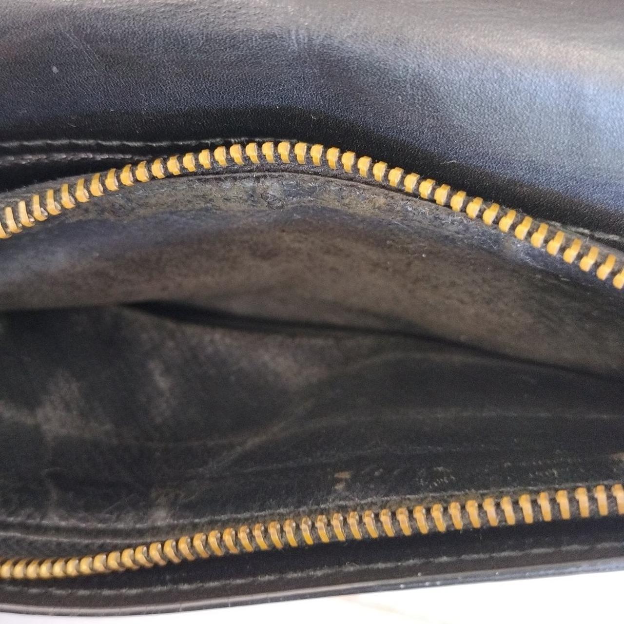 コインポケット部に使用感多いです