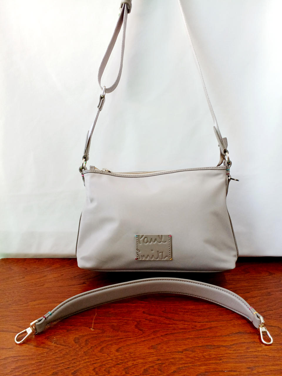 ハンドバッグのハンドルは取り外し可能