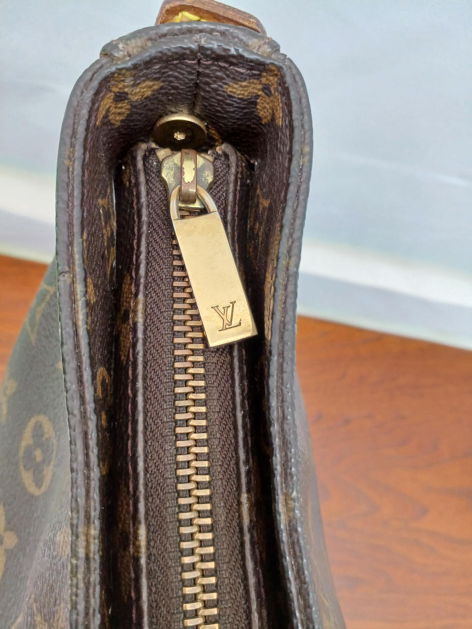 傷、擦れ、剥がれあります。