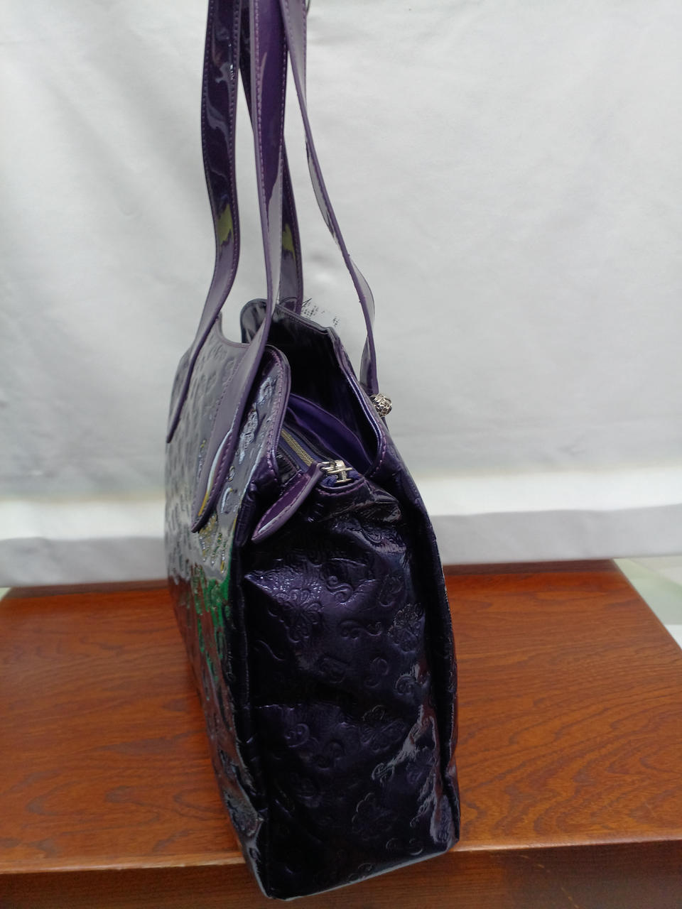 保管品で、少し型崩れがあります