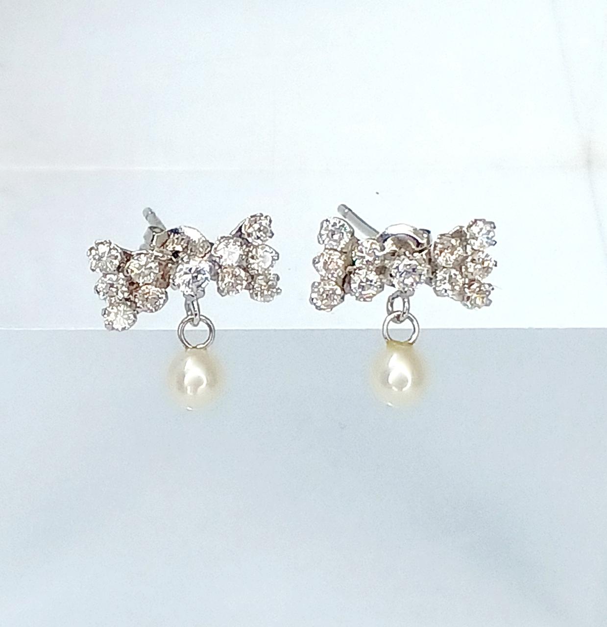 撮影に使用しているホルダーは付属しません