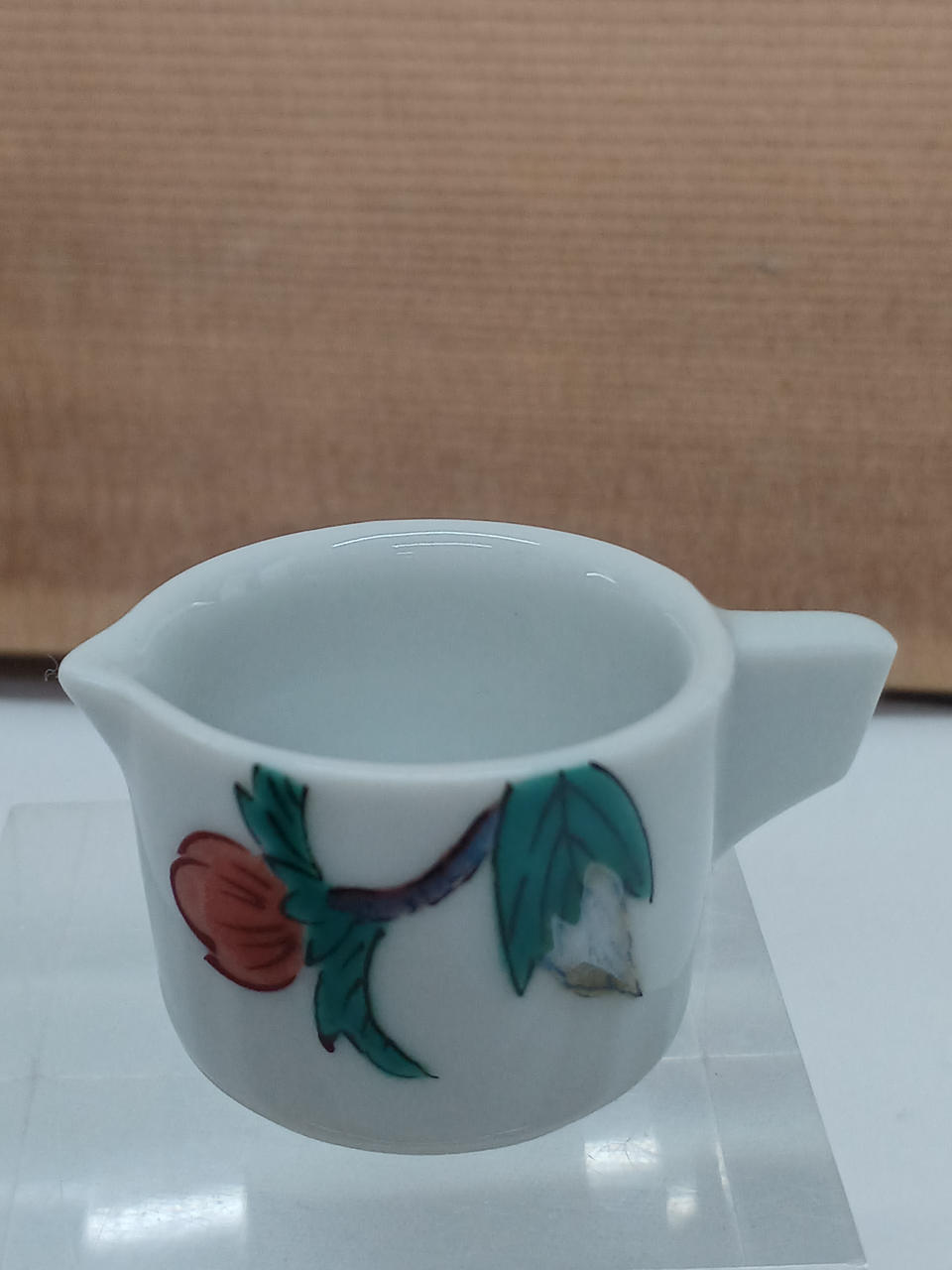 撮影に使用しているホルダーは付属しません