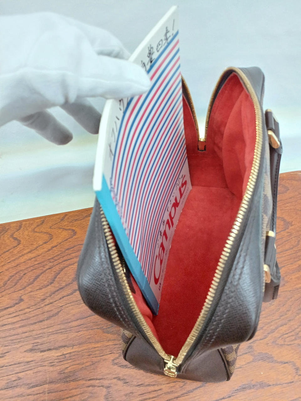 キャンパスノートがはみ出るくらいです