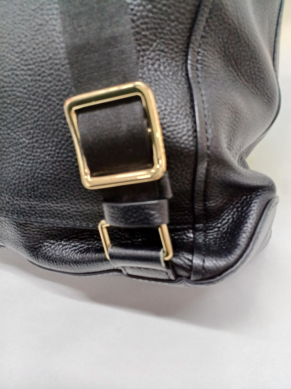 長さ調整可能、取り外しは不可です