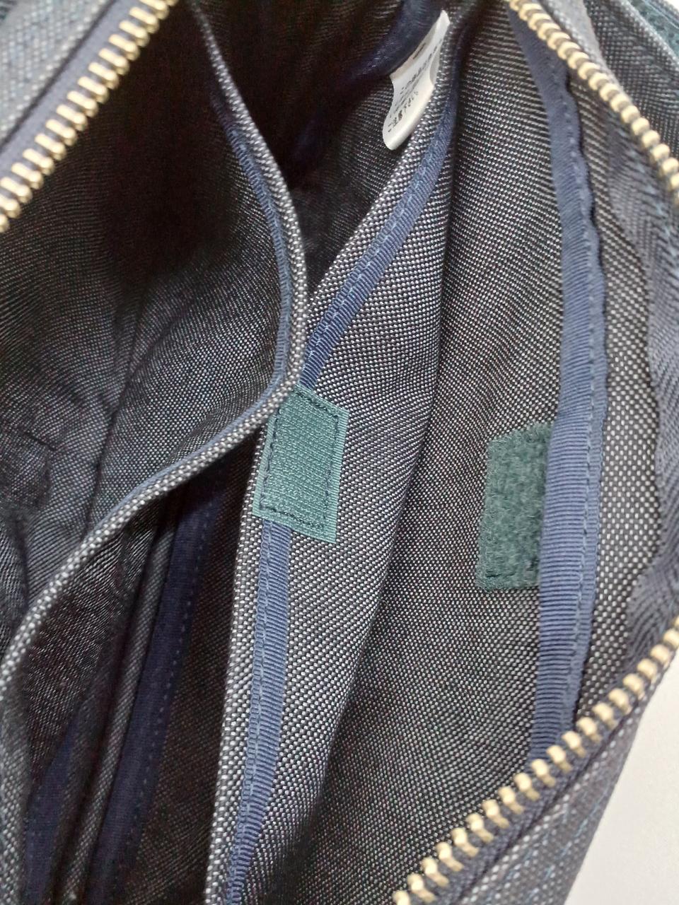 中ポケットは2つ。1つはマジックテープ付