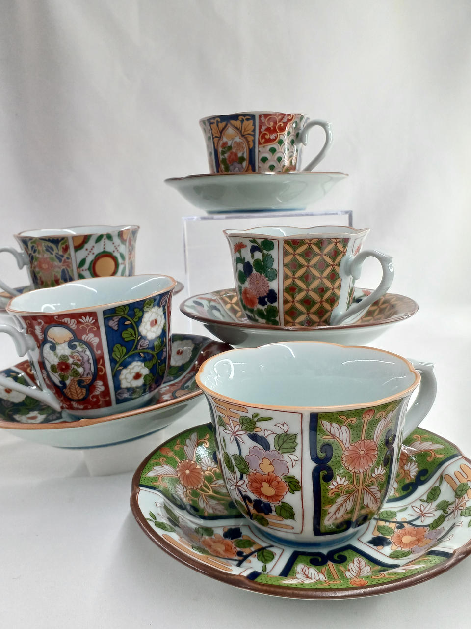 撮影に使用しているホルダーは付属しません