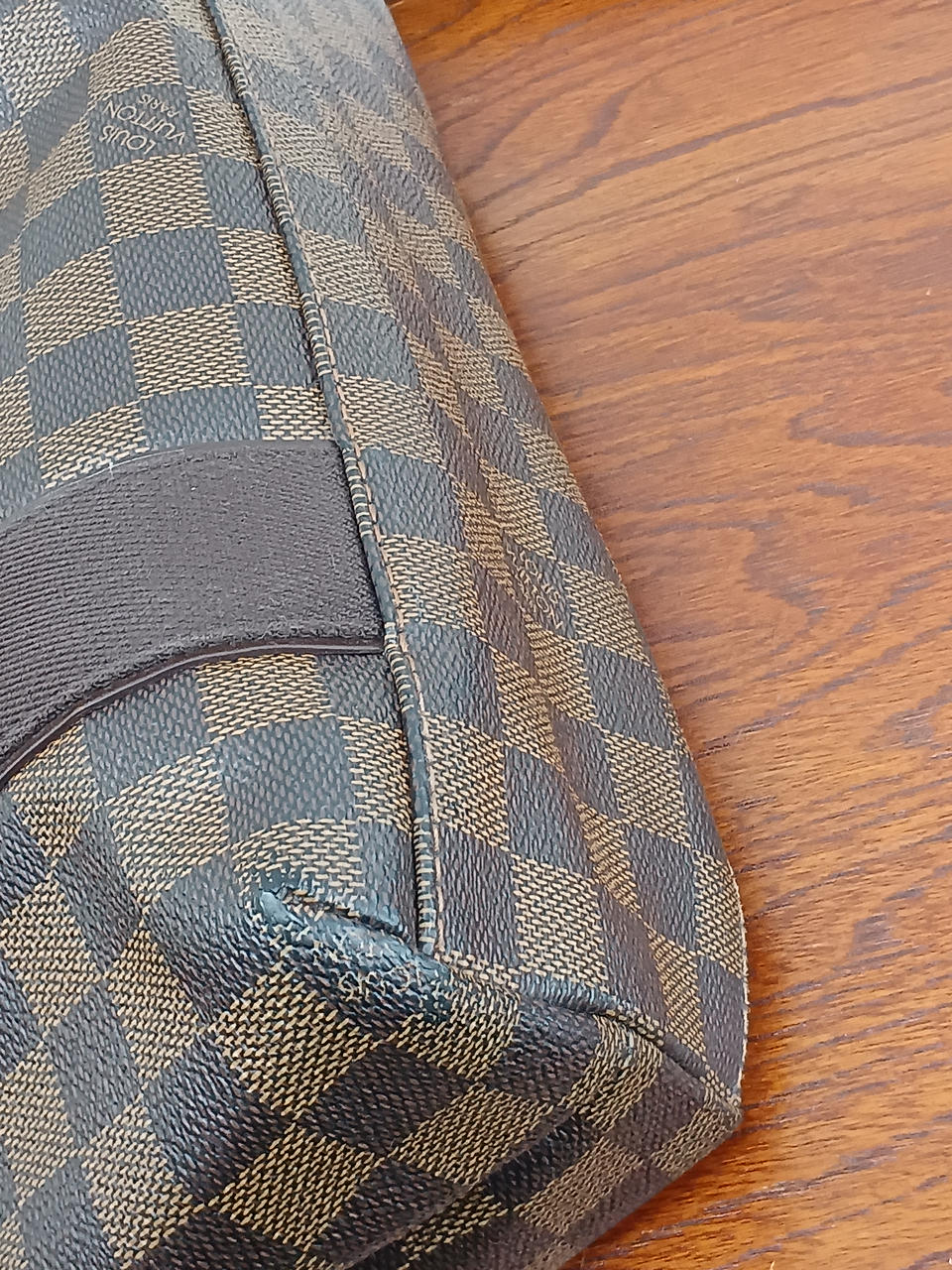 角に汚れあります