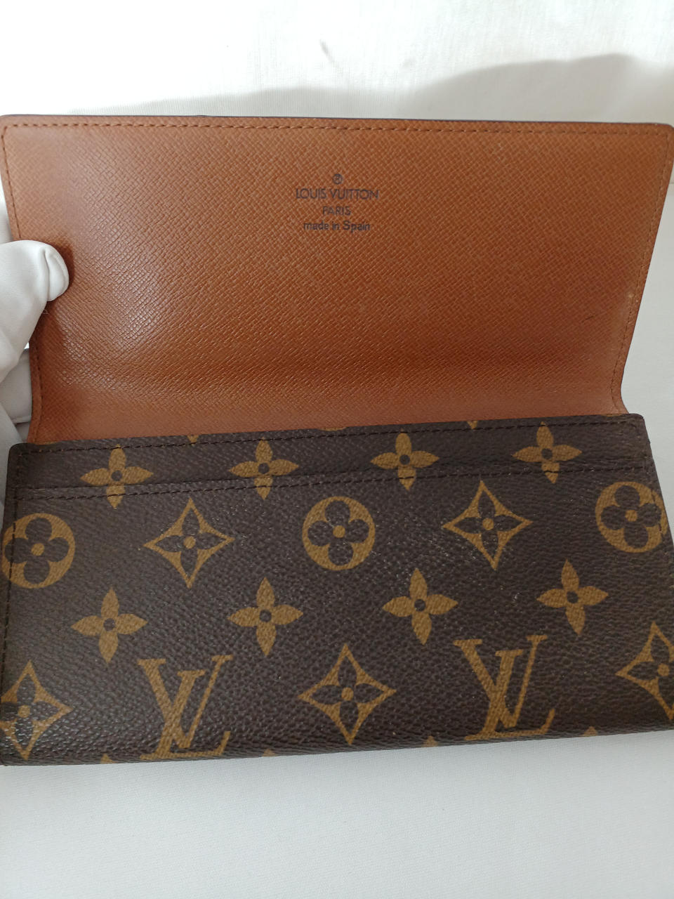 薄い汚れがあります