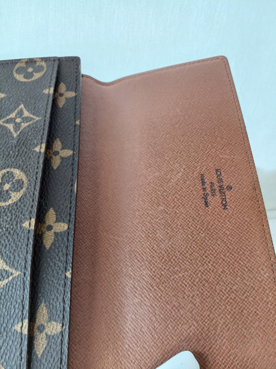 薄い傷があります