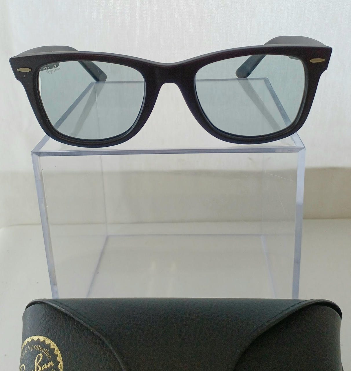 撮影に使用しているホルダーは付属しません