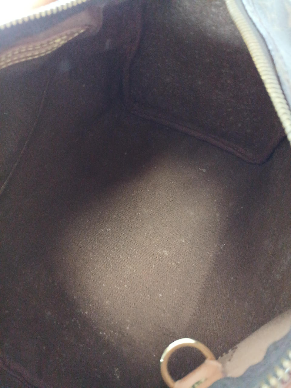 内側に汚れが多いです