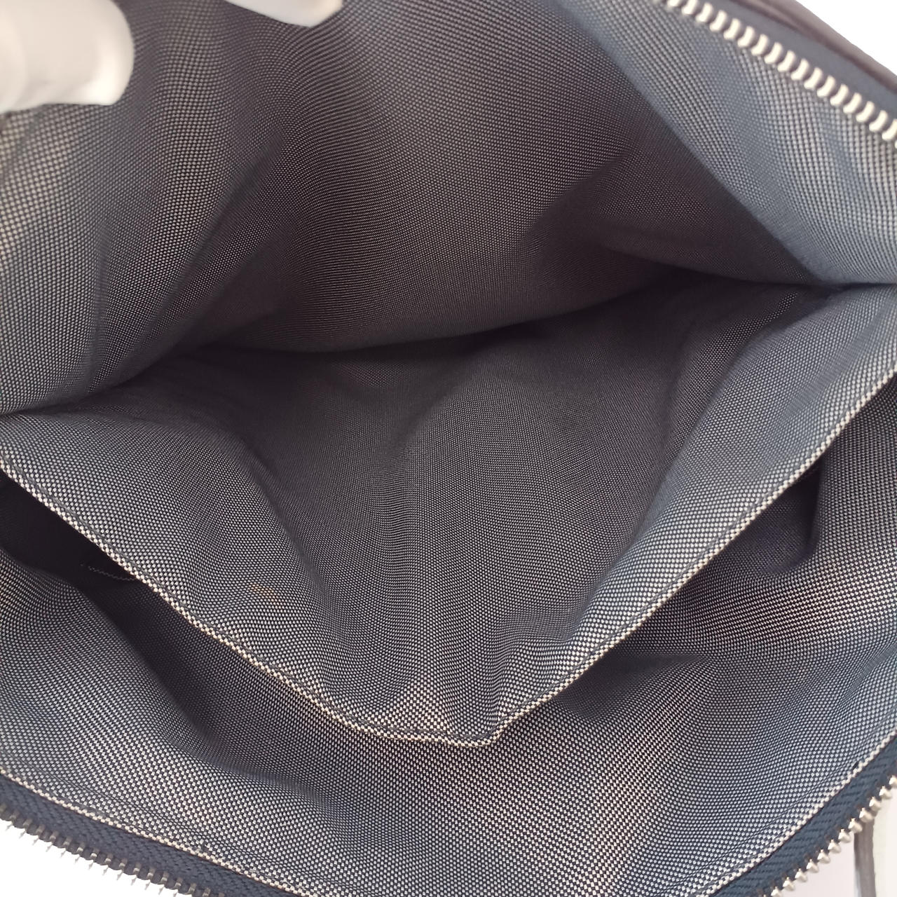 厚めのクッションポケットあり。