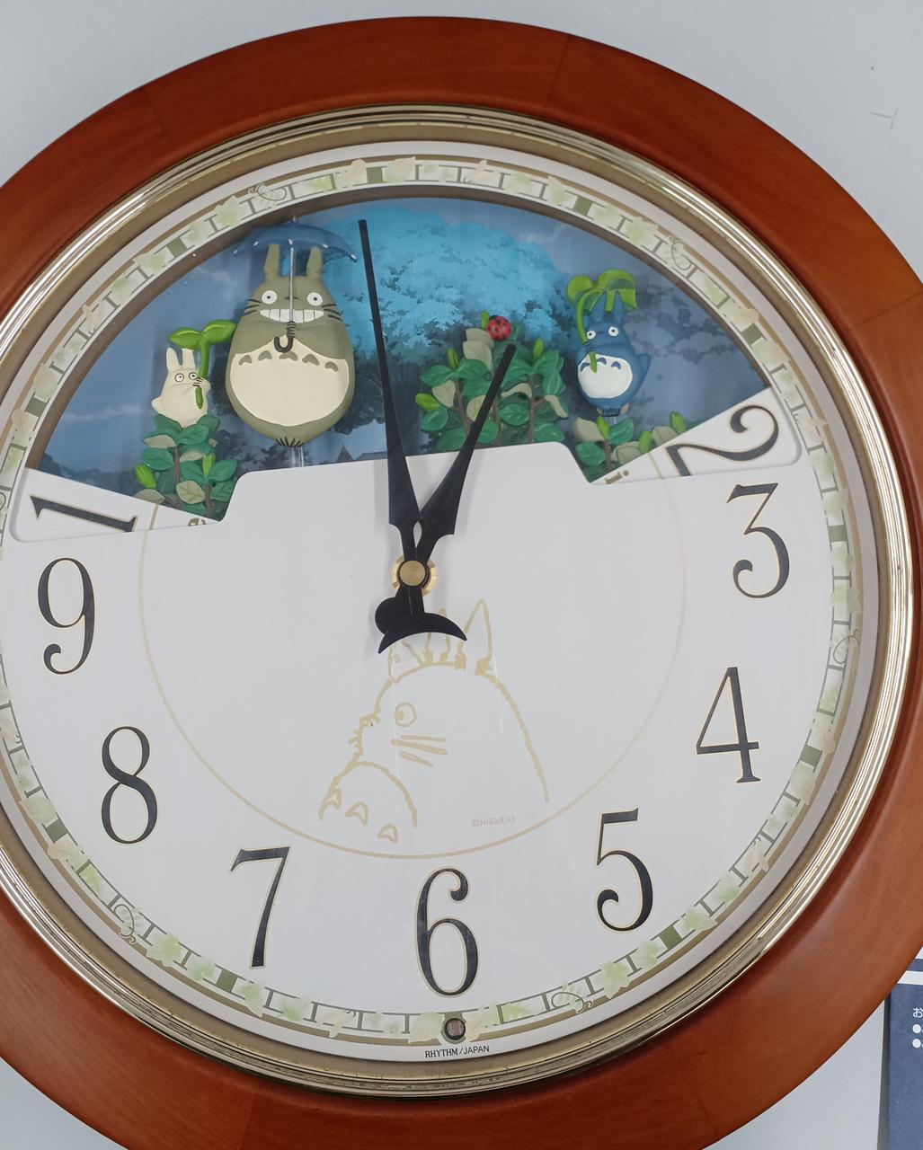 一時間毎に上部が開いてととろ達がお目見え