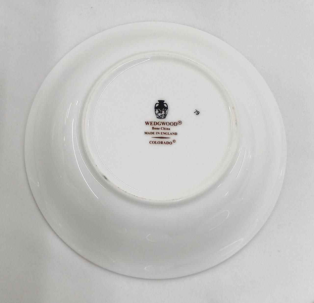 裏側縁部分汚れあり。