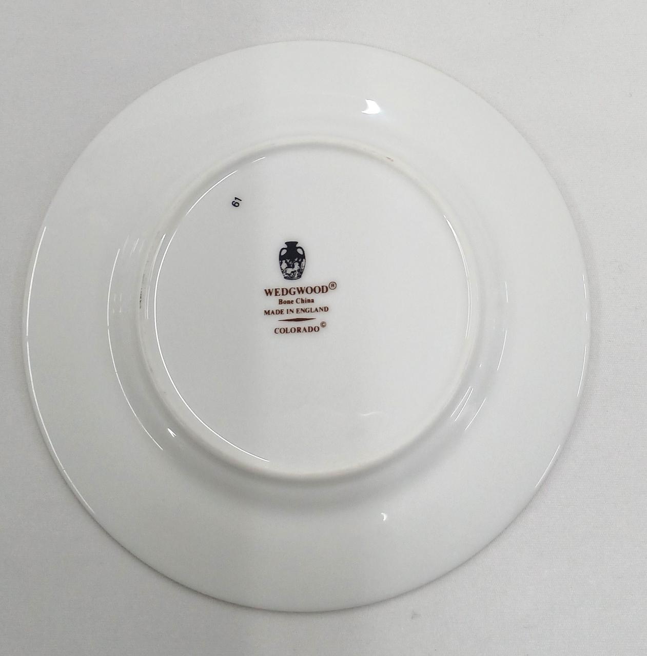 裏側縁部分汚れあり。