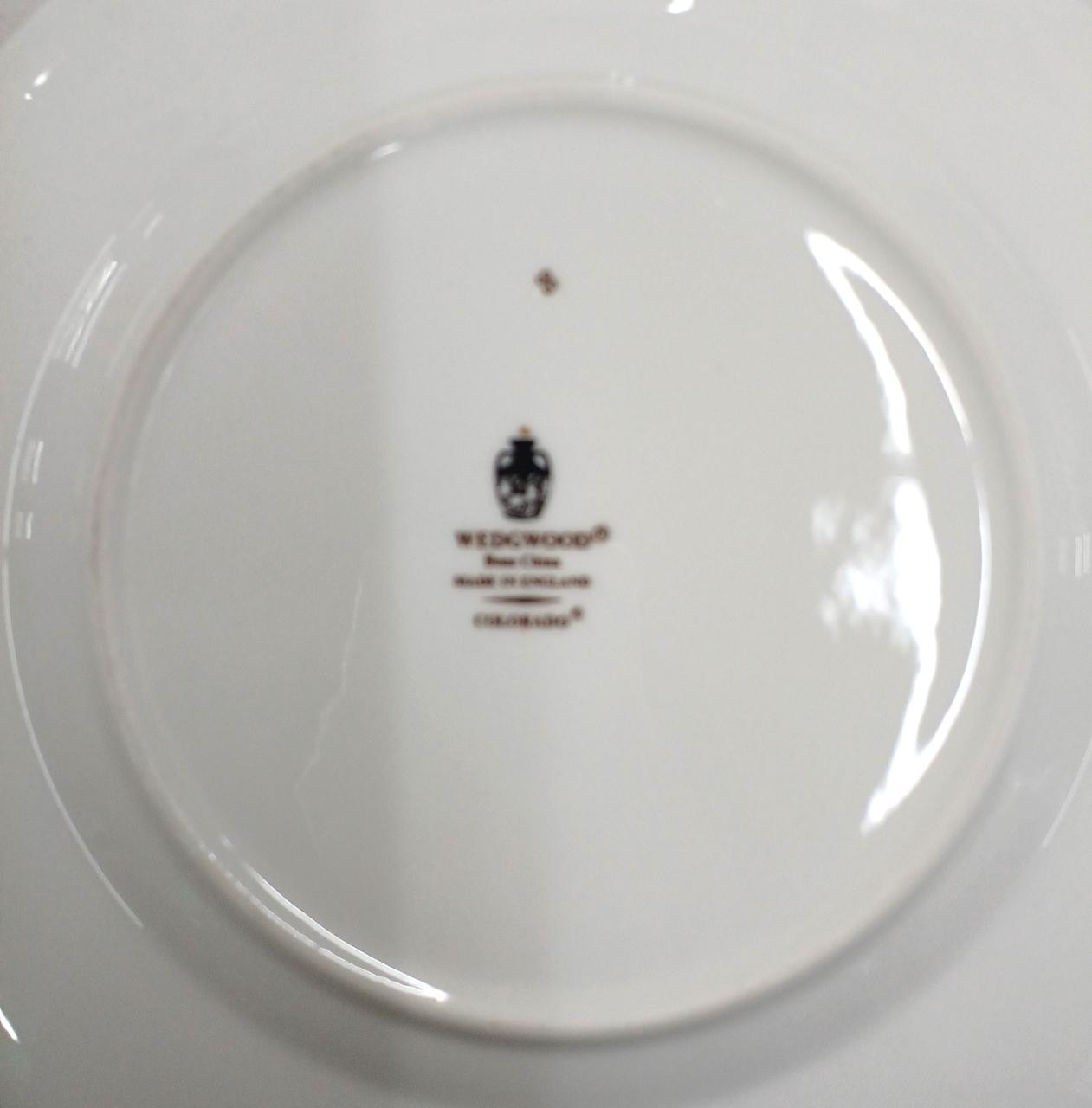 少々裏側縁部分汚れあり。