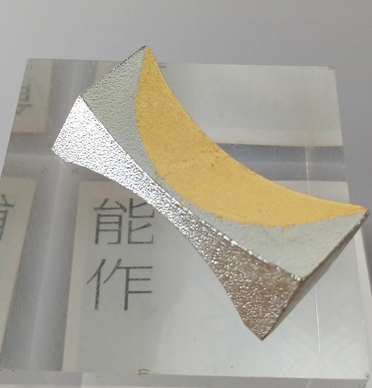 撮影に使用しているホルダーは付属しません