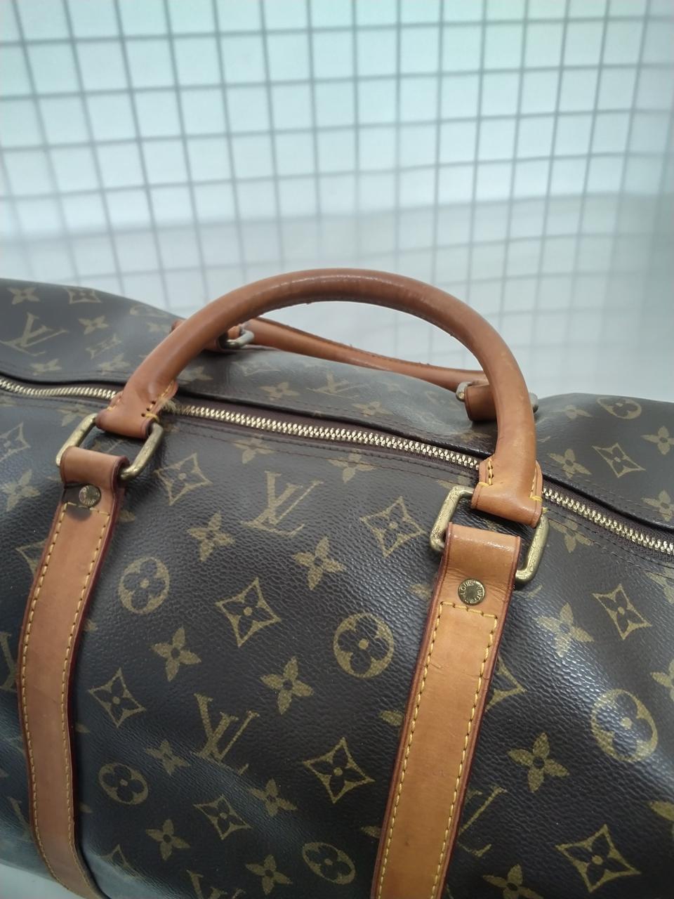 金具やぬめ皮に色変があります