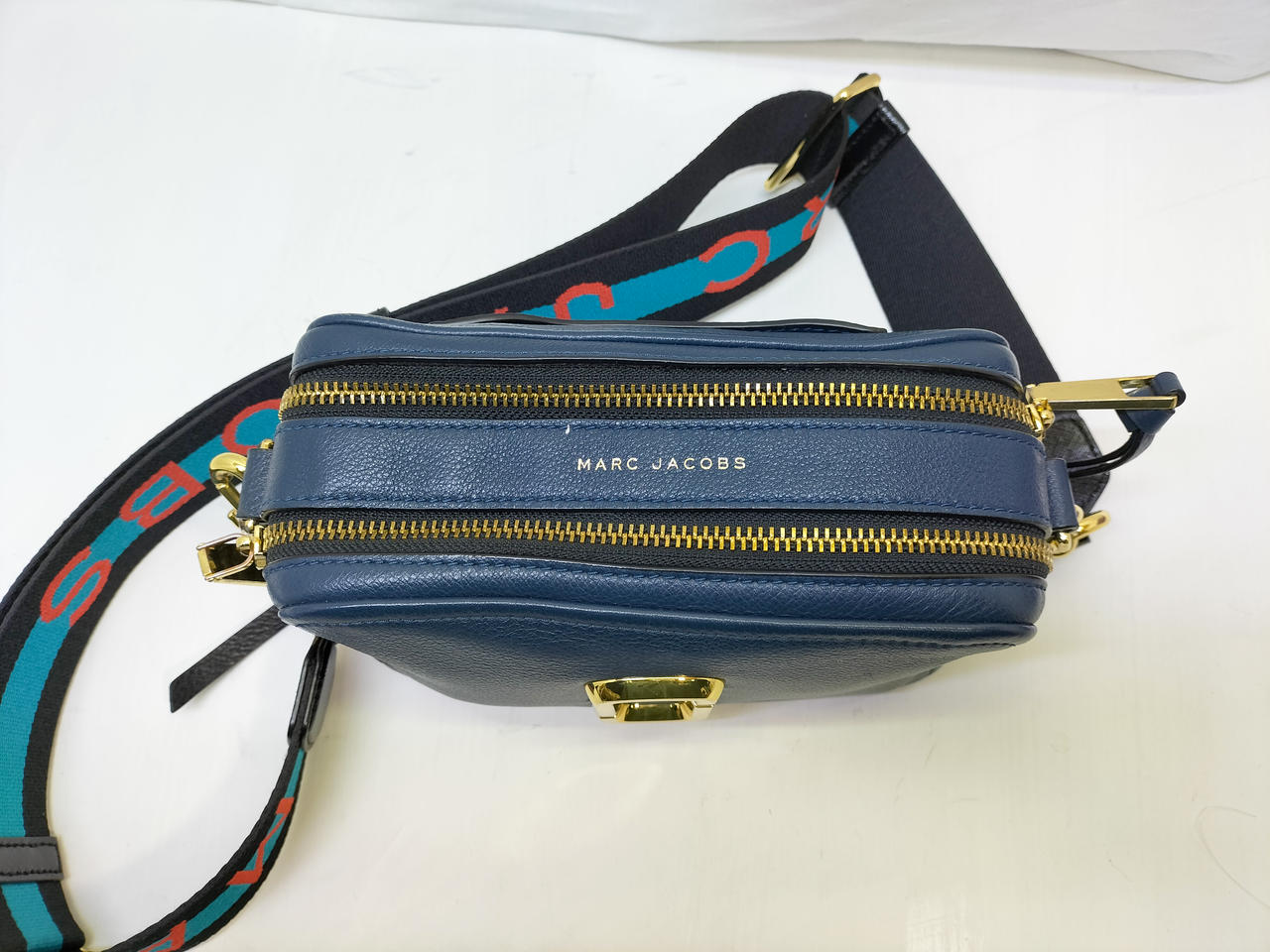 左上擦り傷あり