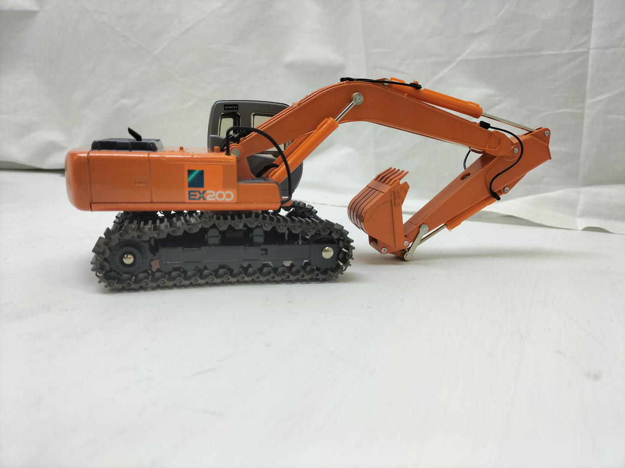 HITACHI|1/40 日立建機 NEW LANDY V EX200|HARDOFFオフモール