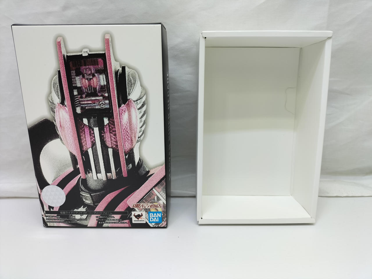 BANDAI|S.H.F 仮面ライダーディケイド コンプリートフォーム