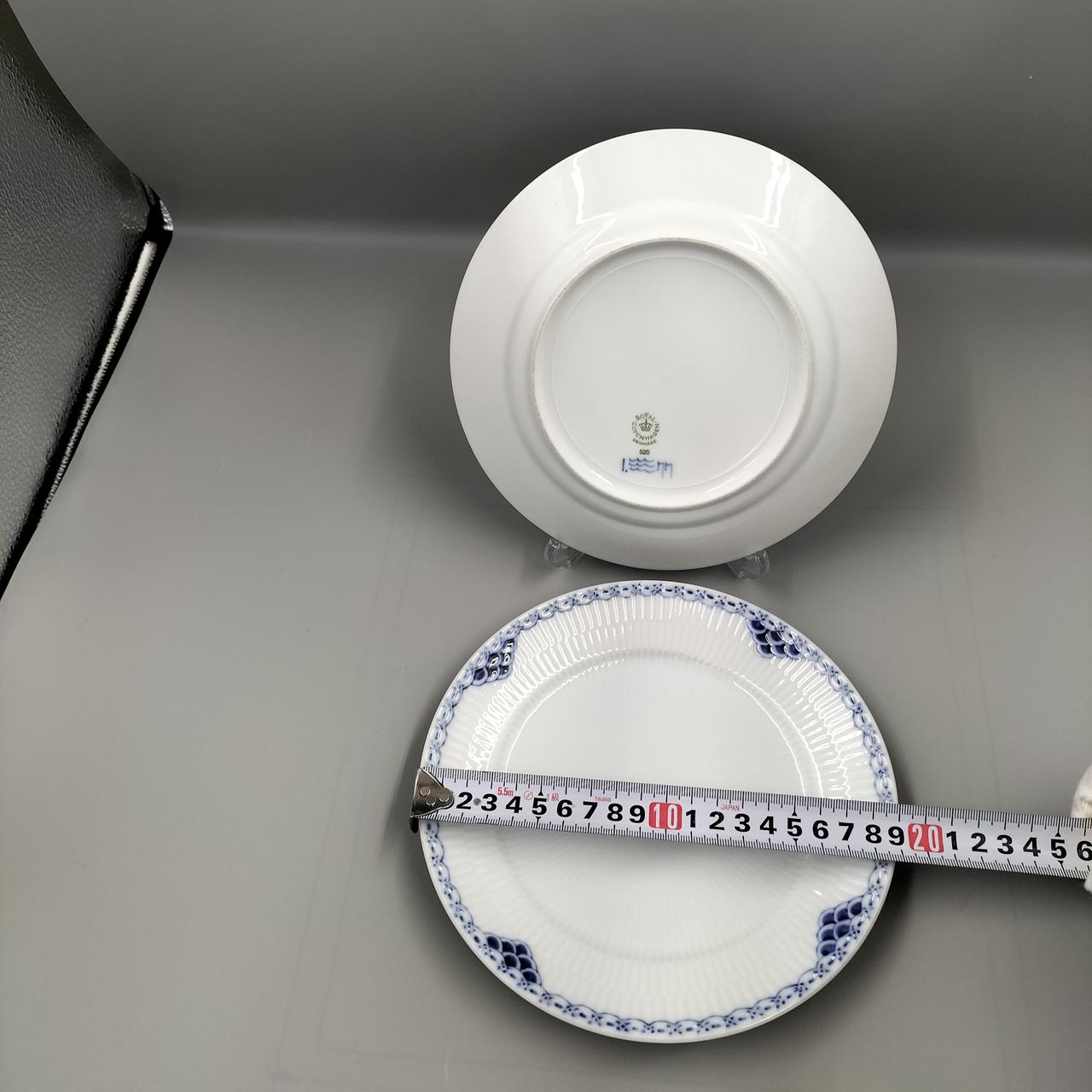 お皿2枚細かい傷あります