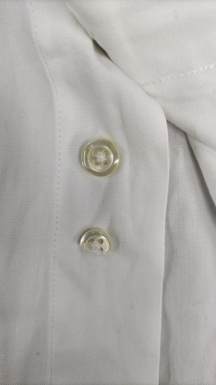 一番下のボタン半分欠けています