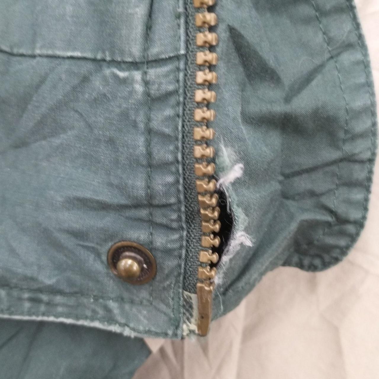 チャック部分破損しています