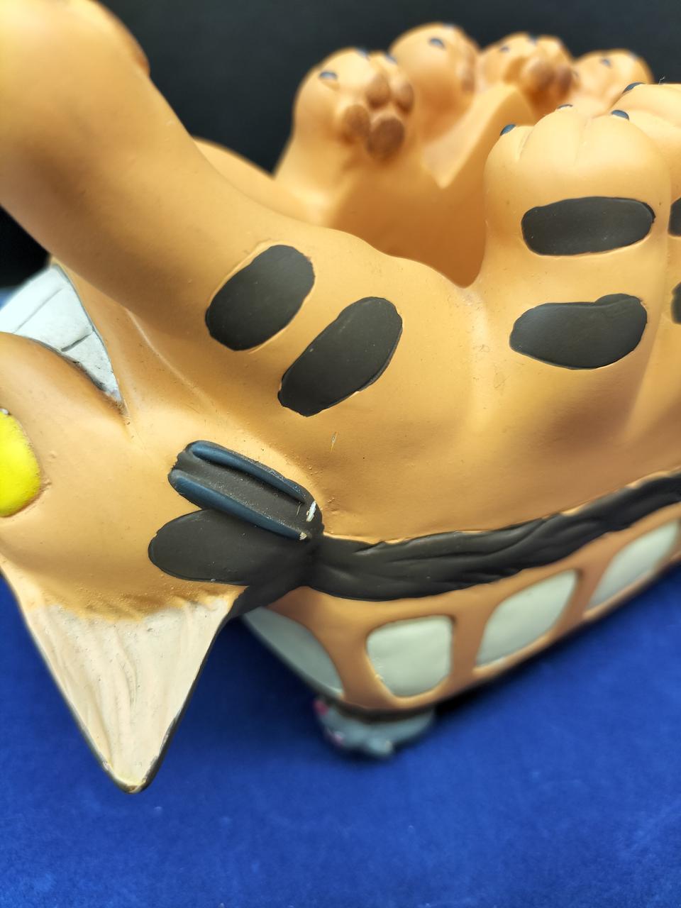 小さなキズあり。