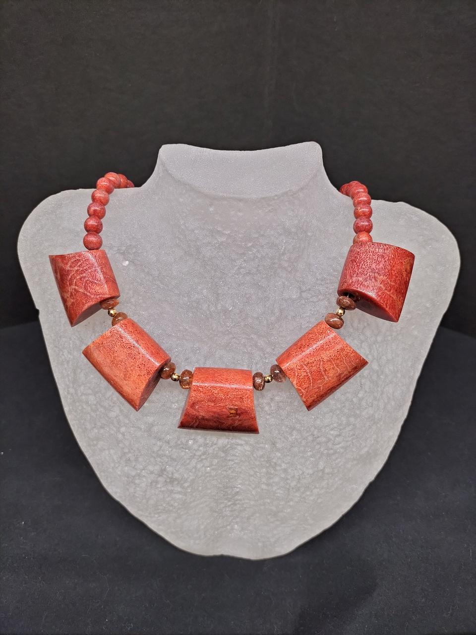 珊瑚ネックレス
全長４６cm