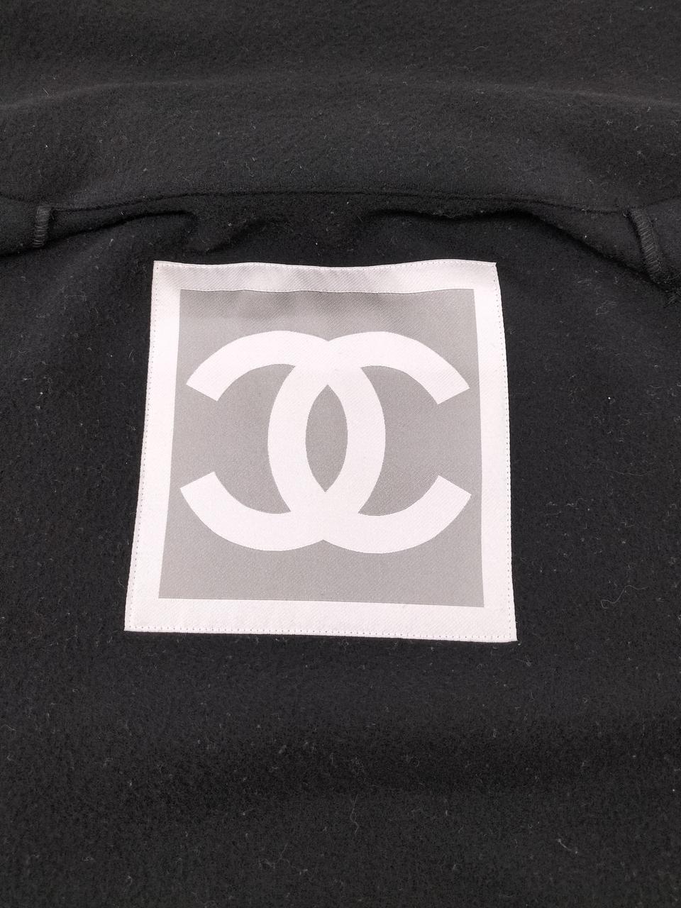 背の内側のCCロゴ