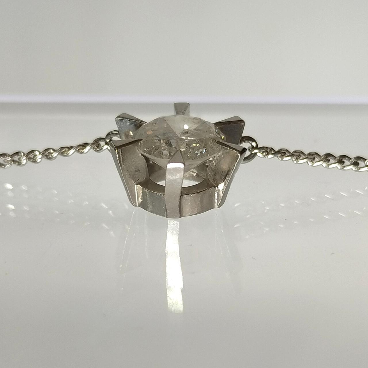 黒色の内包物あり