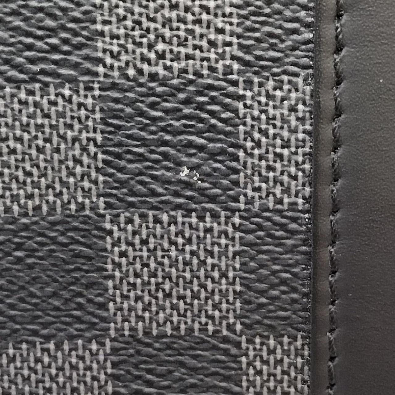 小さなの汚れがあります。