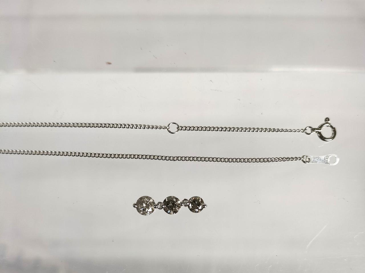 チェーンとペンダントトップ