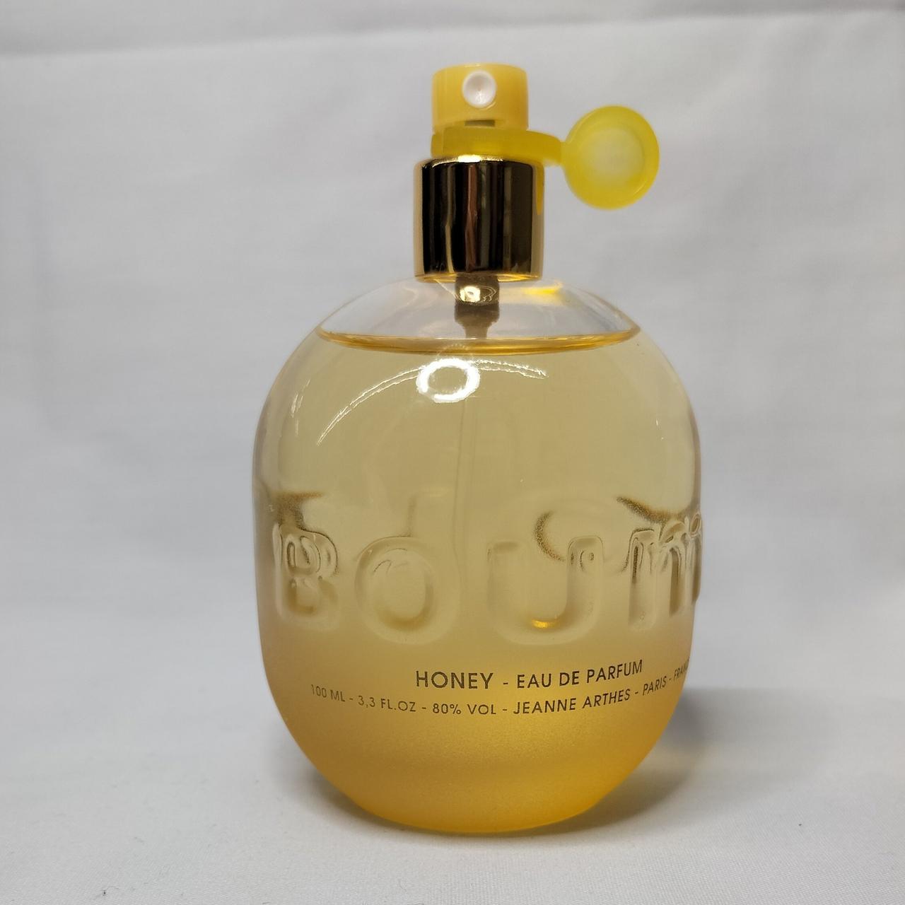 手に取りやすい可愛らしい形の入れ物です。