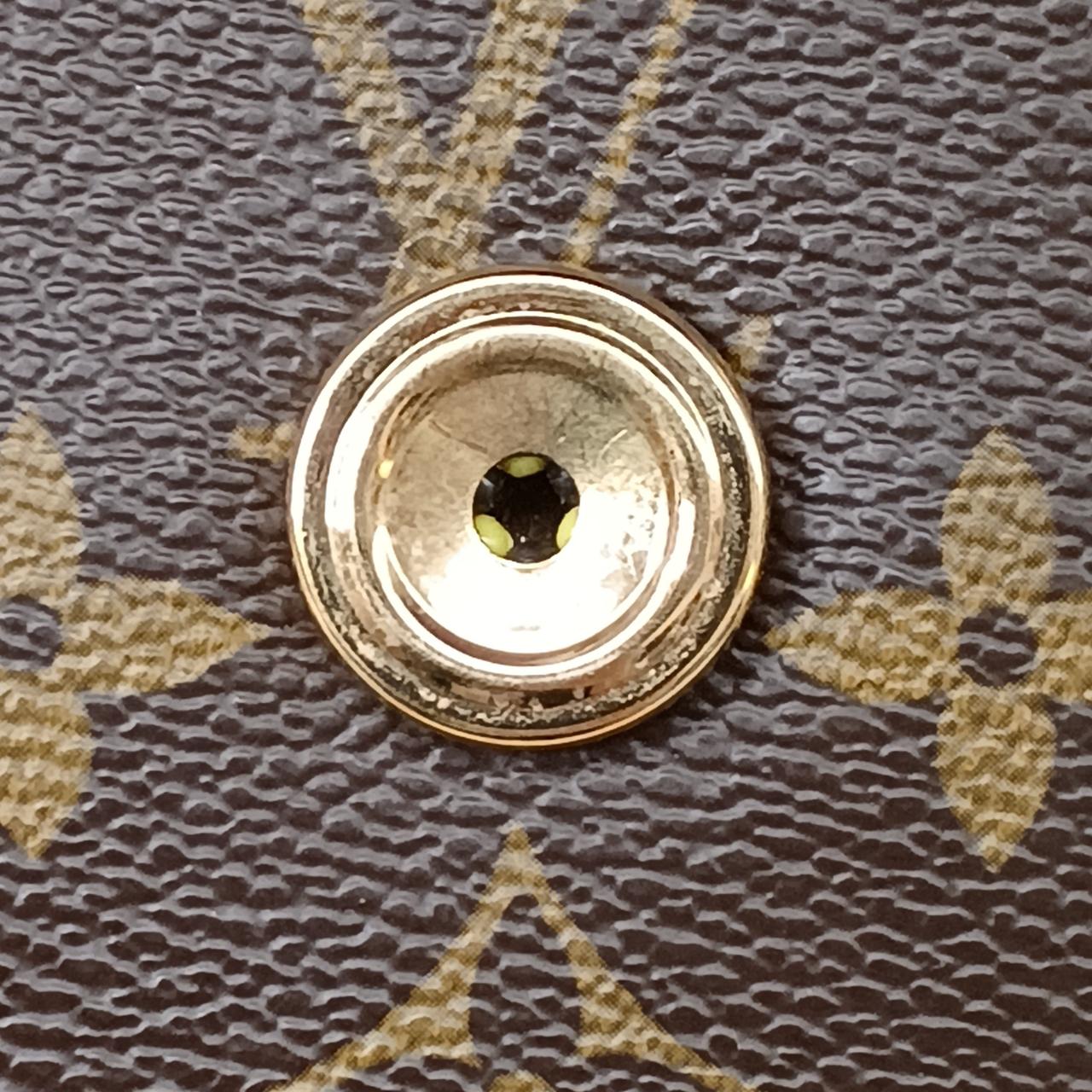 ホック受け部分、汚れ多少な傷あり