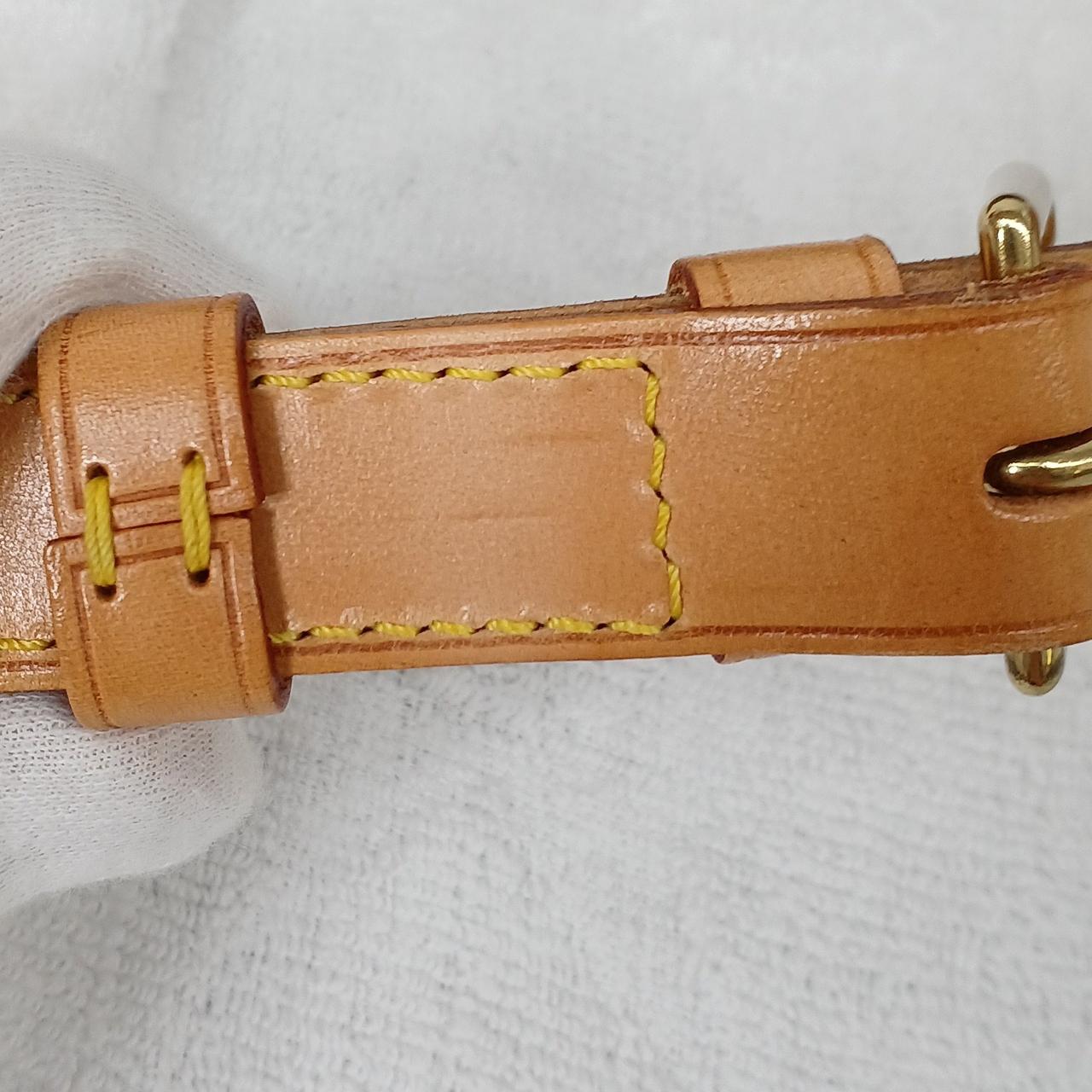 薄い押し跡2本あり