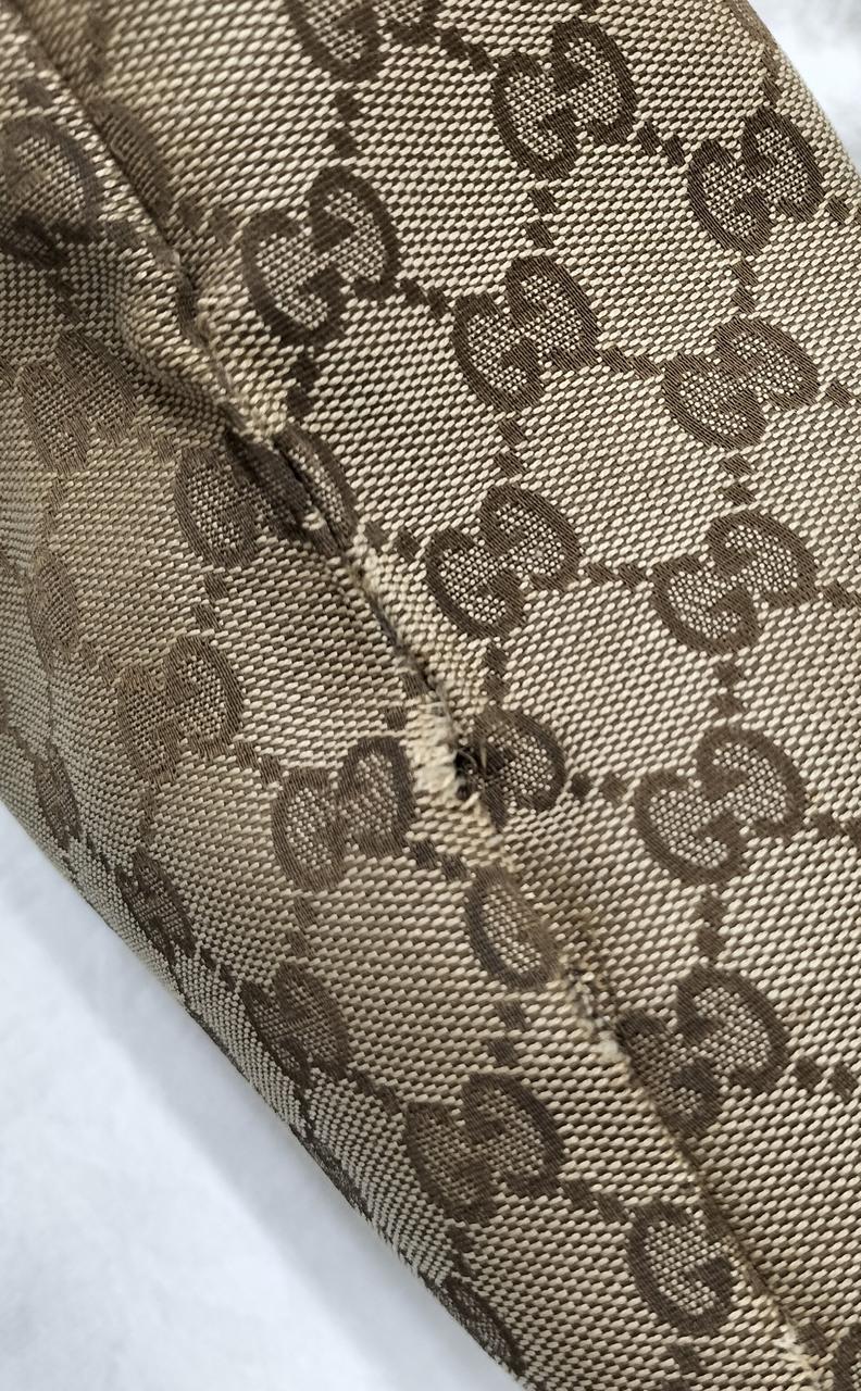 正面向かって左側面ほつれと修復跡約8cm