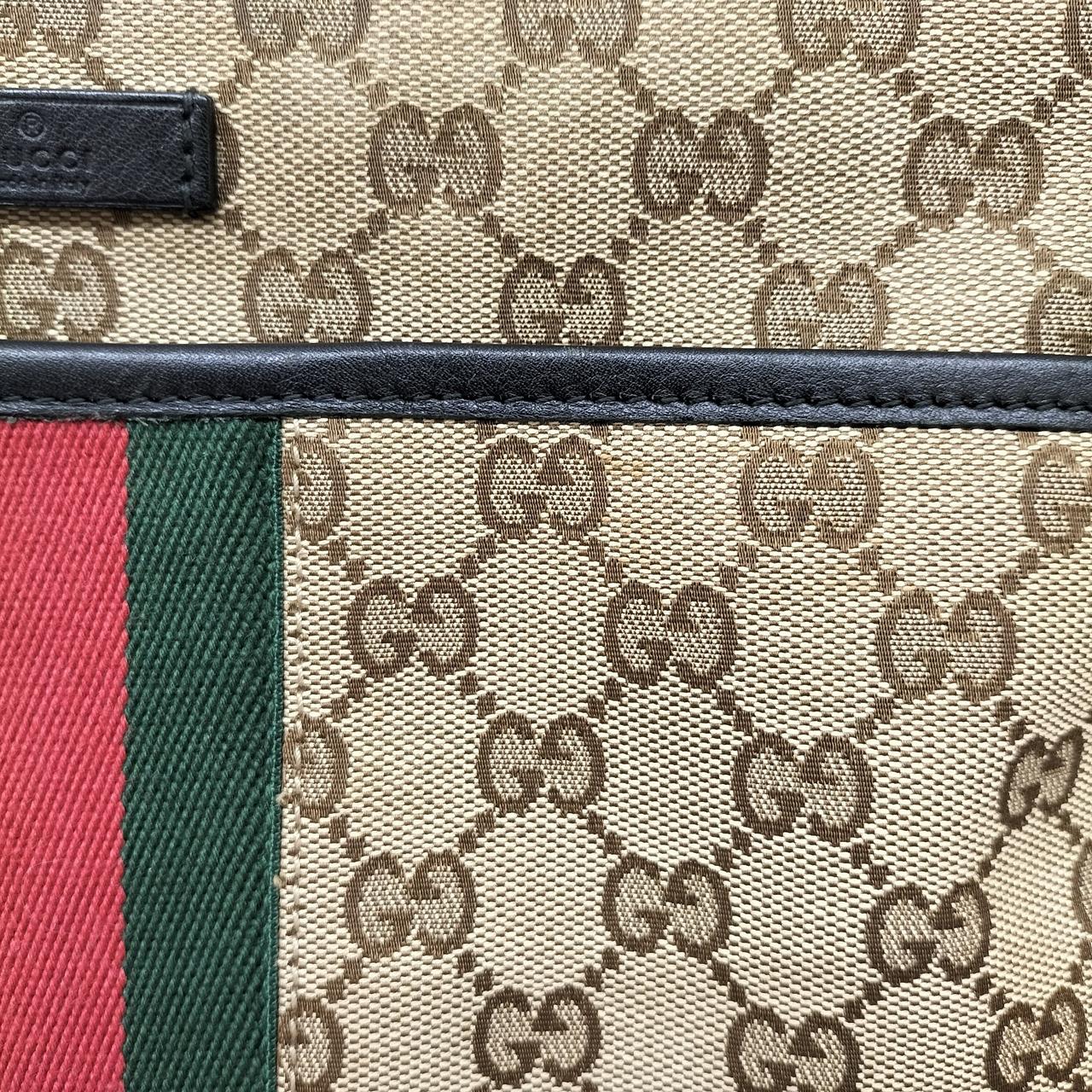 小さなオレンジ色のシミ