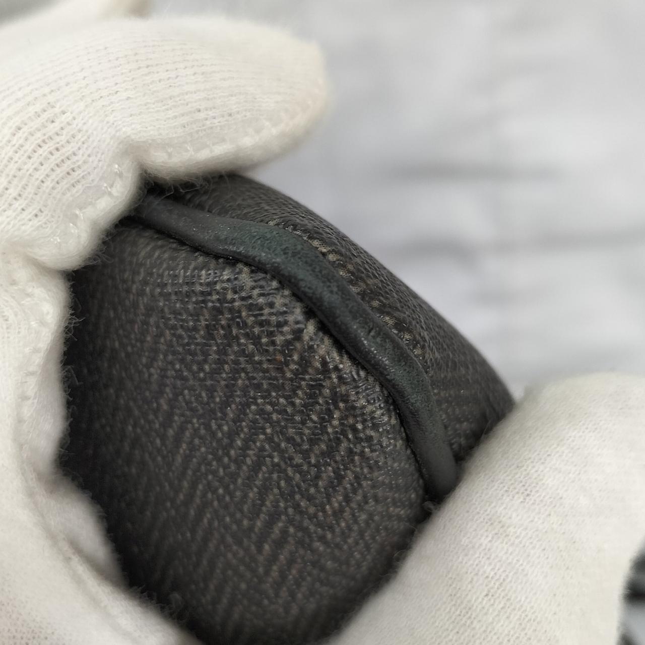 正面向かって右下の角スレ