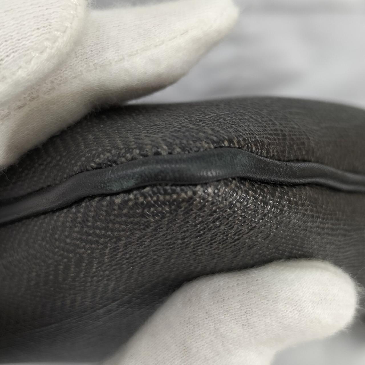 正面向かって左下の角スレ