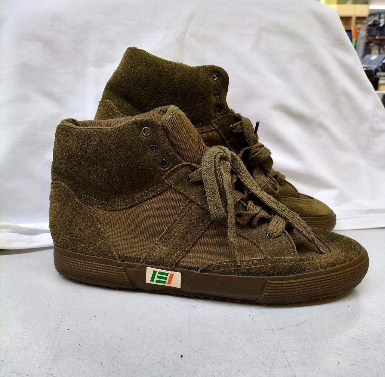 靴底ラバーと布の接着面に、シミあり