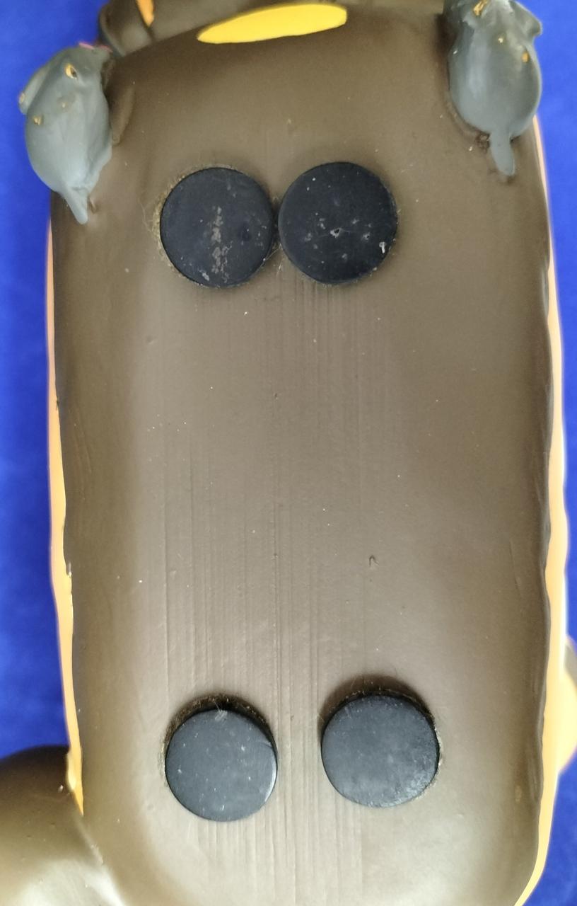 経年変化で滑り止め接着部分が見えます。