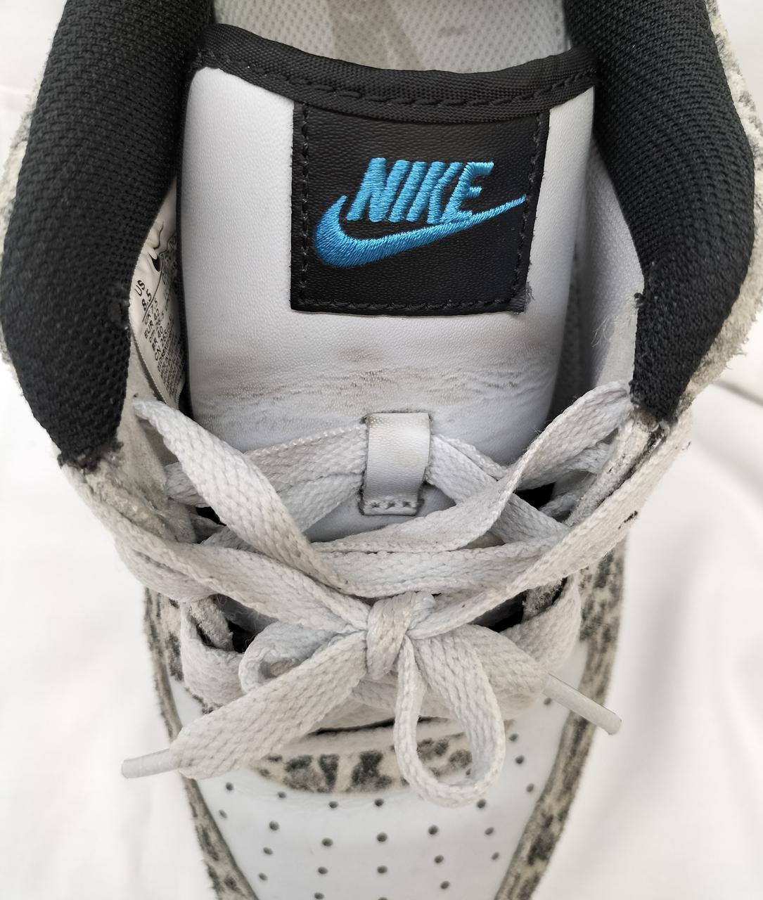 左足　多少のシミあり