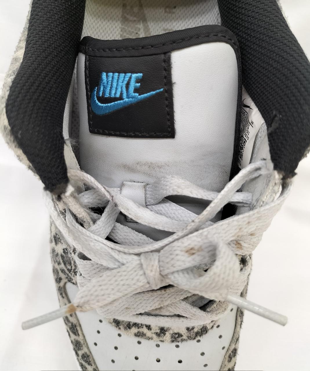 右足　汚れあり