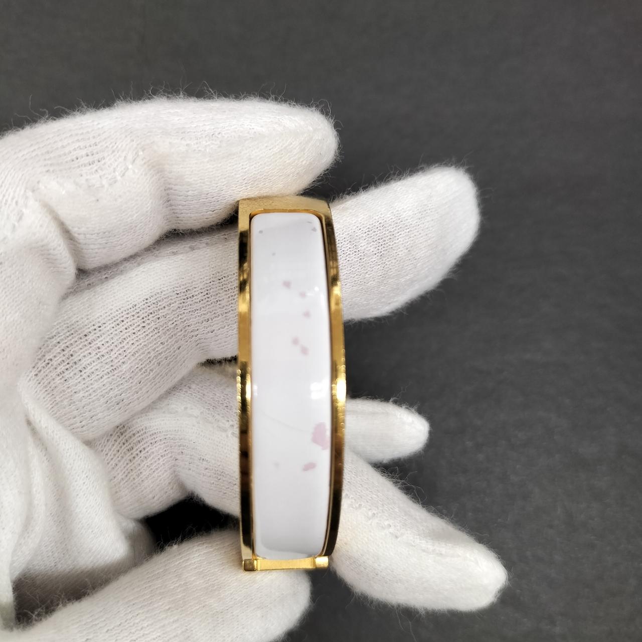 ハゲと細かいキズあります。