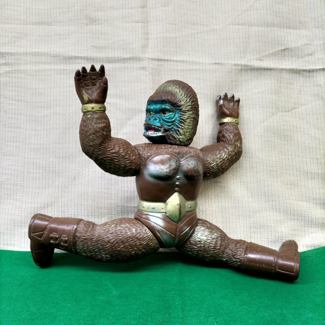 首、肩、脚の付け根動きます。