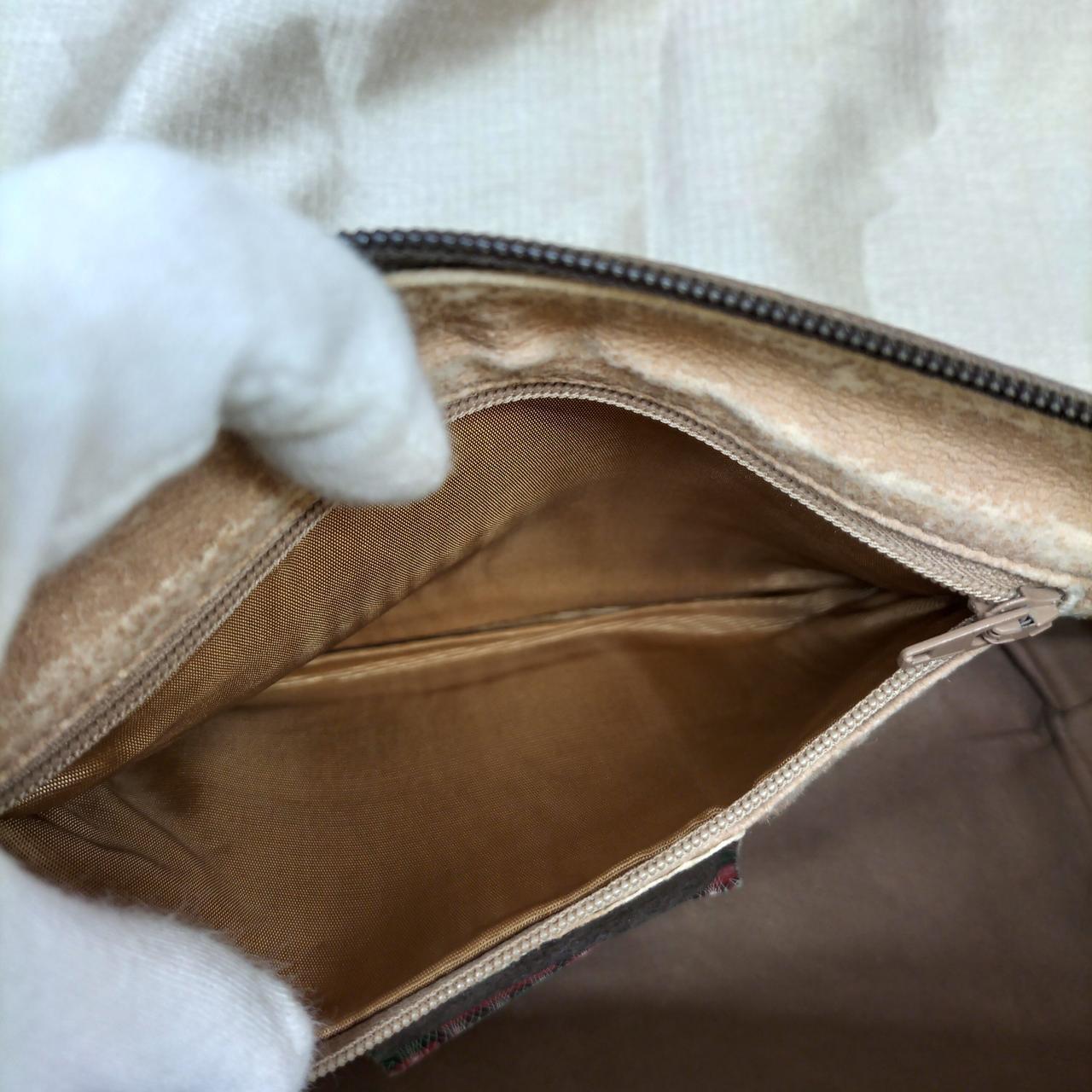 内ポケットの中